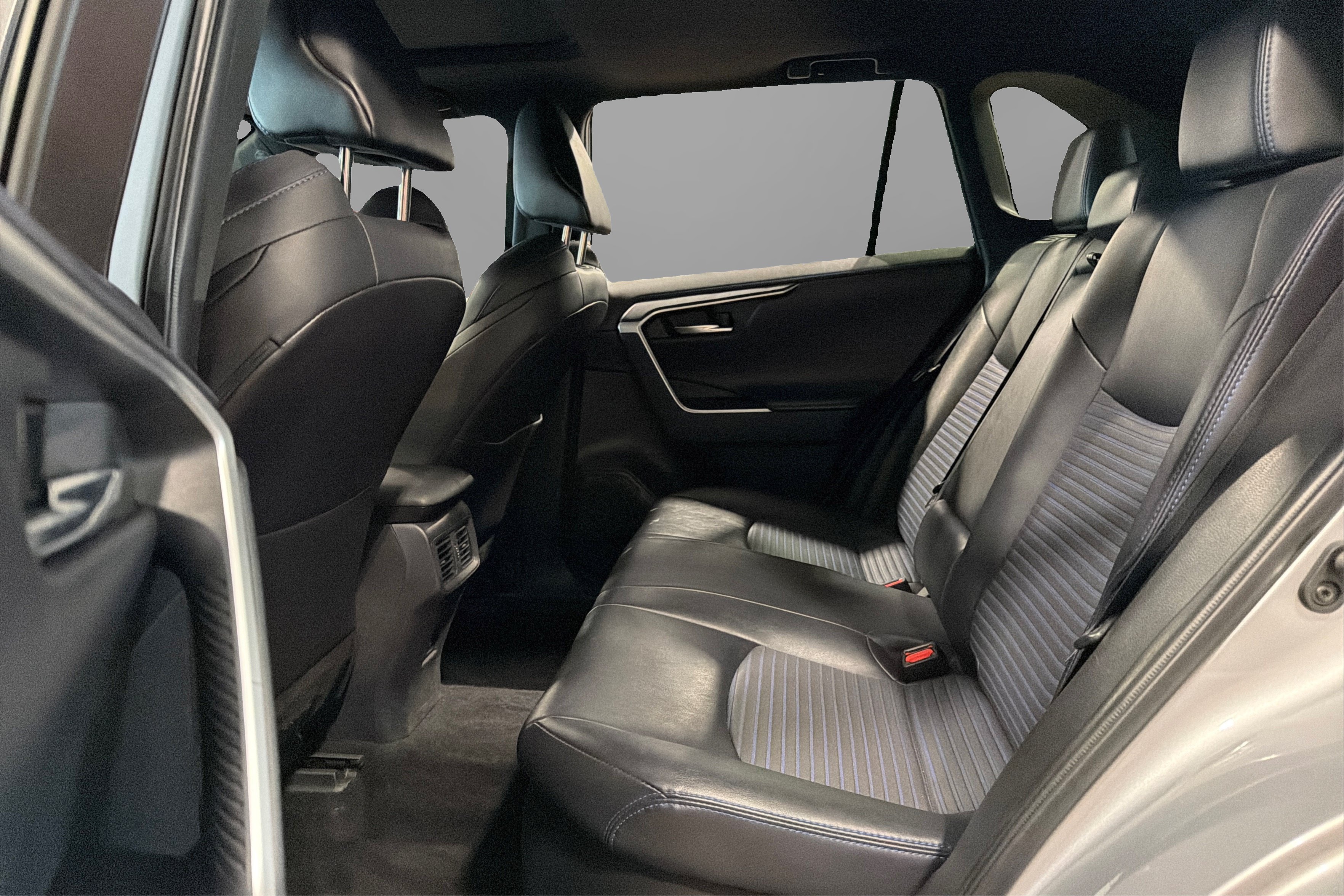 Used 2021 Toyota RAV4 XSE AWD/4WD image 37