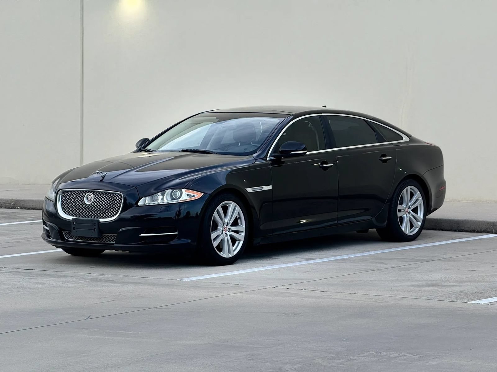 Used 2015 Jaguar XJ L Portfolio AWD/4WD image 3