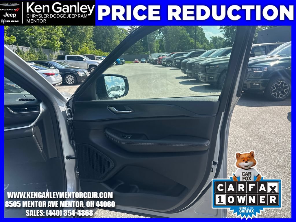 Certified 2025 Jeep Grand Cherokee Altitude w/ Trailer Tow Package AWD/4WD image 29