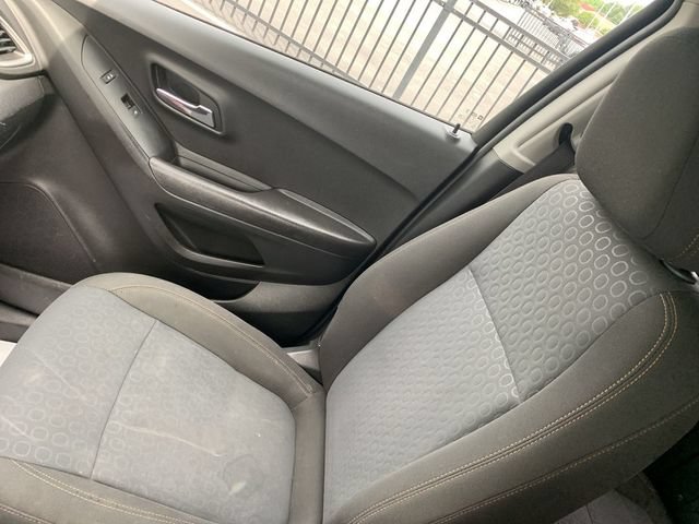 Used 2020 Chevrolet Trax LS w/ Tint and Cruise Package FWD image 26