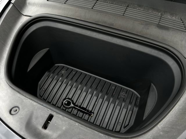 Used 2024 Tesla Model Y Long Range AWD/4WD image 34