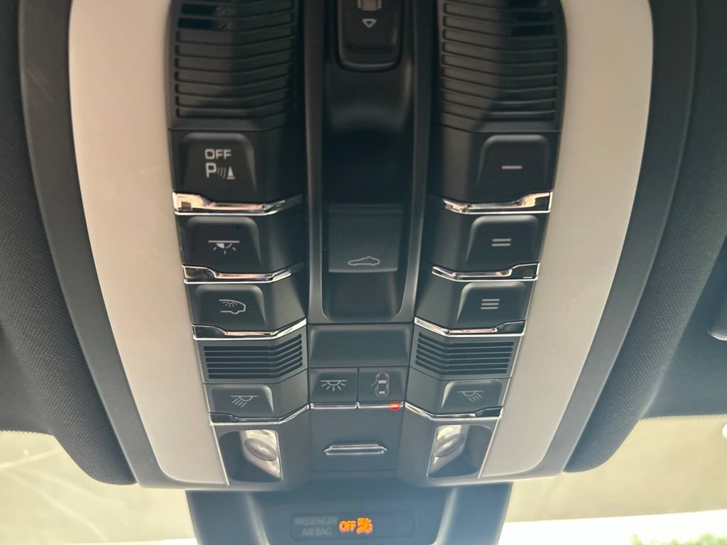 Used 2017 Porsche Macan GTS AWD/4WD image 60