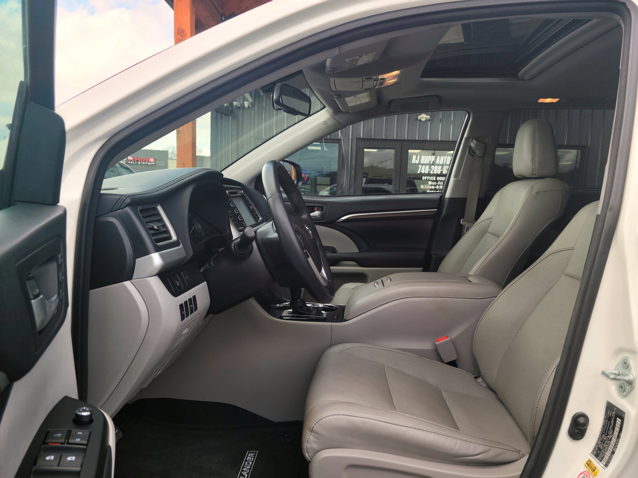 Used 2016 Toyota Highlander Limited image 22