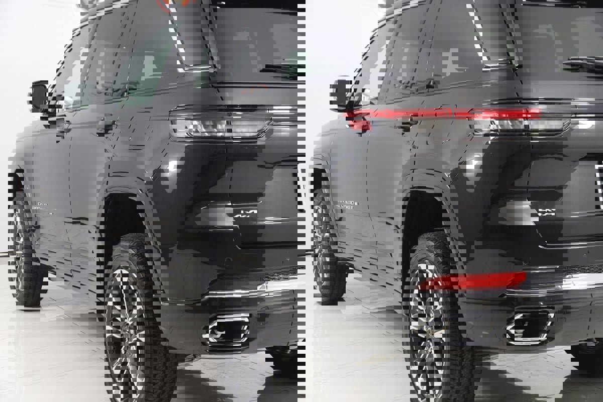 Used 2024 Jeep Grand Cherokee Overland w/ Luxury Tech Group IV image 24
