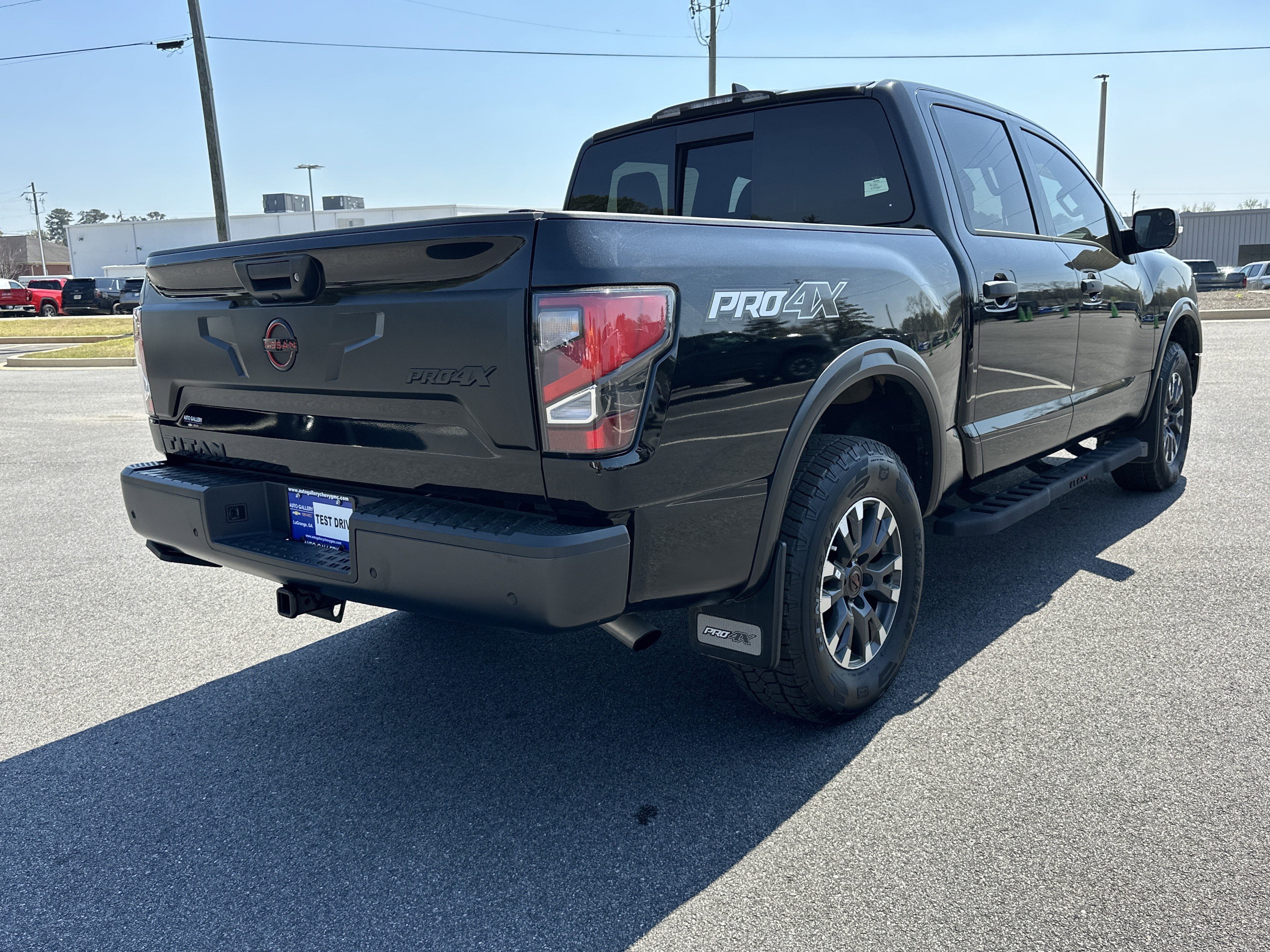 Used 2024 Nissan Titan PRO-4X w/ Pro-4x Convenience Package image 6