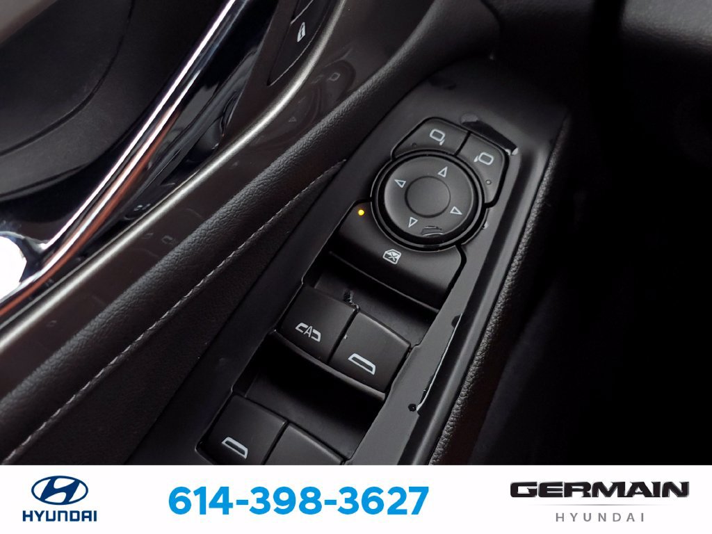 Used 2023 Chevrolet Traverse LT FWD image 26