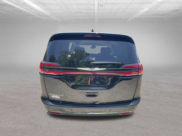 Used 2024 Chrysler Pacifica Touring-L FWD image 6