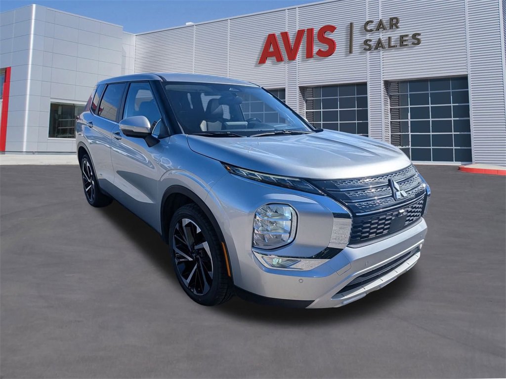 Used 2024 Mitsubishi Outlander SE image 3