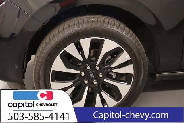 Used 2025 Ford Expedition Platinum w/ Driver's Package AWD/4WD image 9