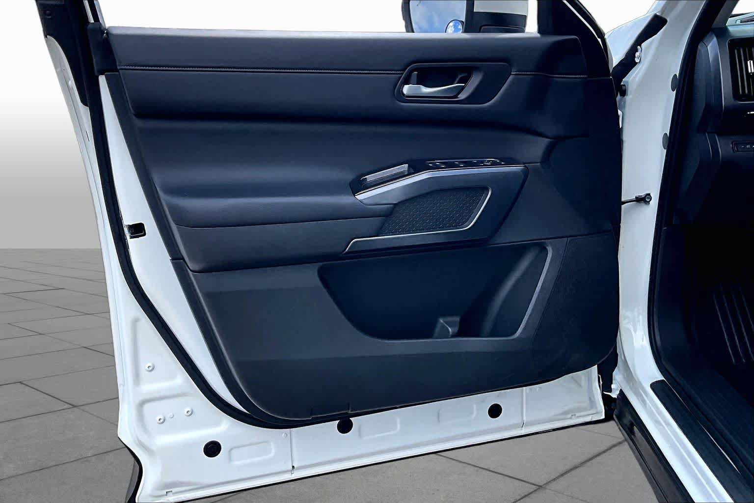 Certified 2024 Nissan Pathfinder SL FWD image 20