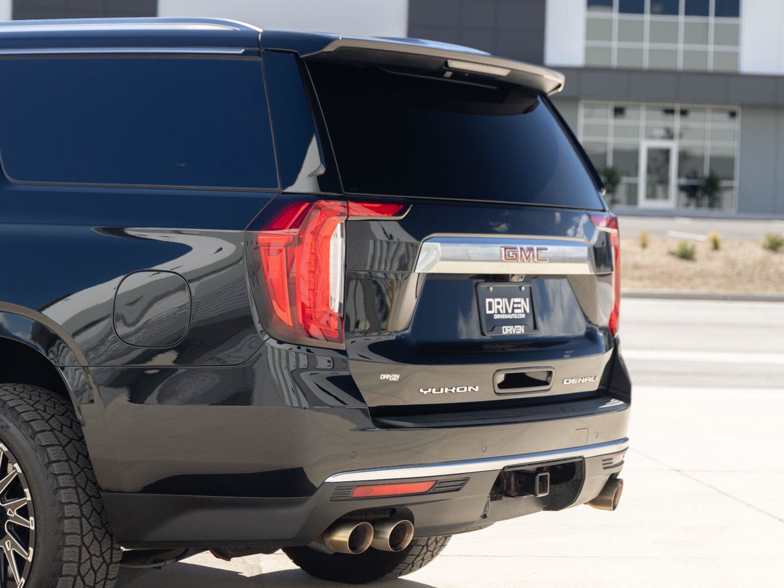 Used 2021 GMC Yukon XL Denali w/ Denali Premium Package AWD/4WD image 18