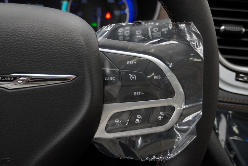 New 2026 Chrysler Pacifica Pinnacle image 28