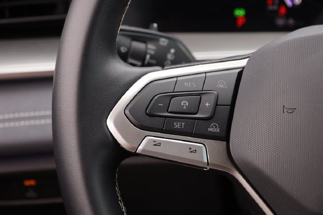 Used 2026 Volkswagen Tiguan SE FWD image 12