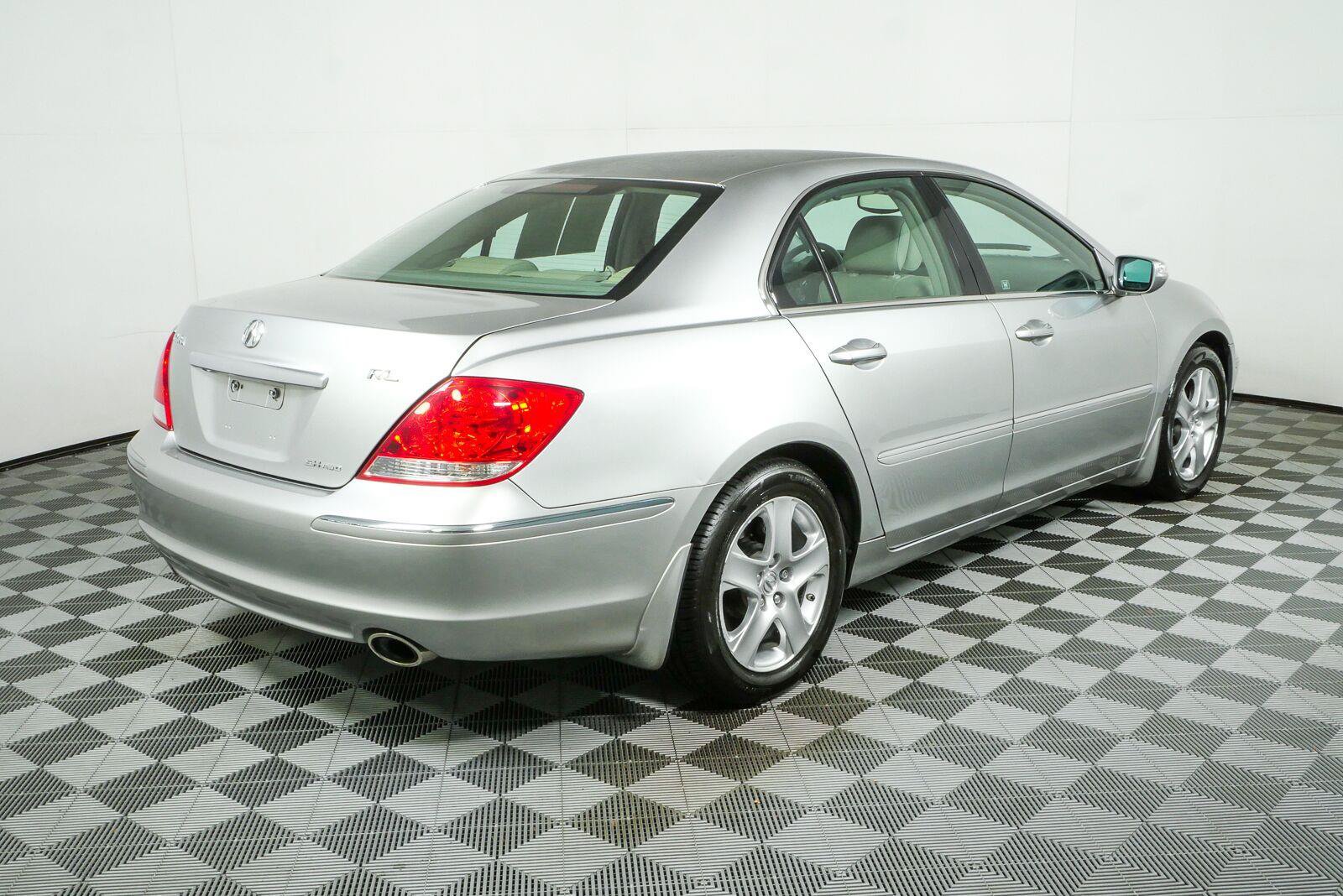 Used 2007 Acura RL w/ Technology Package AWD/4WD image 24