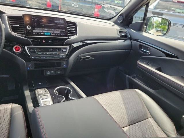 Used 2025 Honda Ridgeline Black Edition image 15