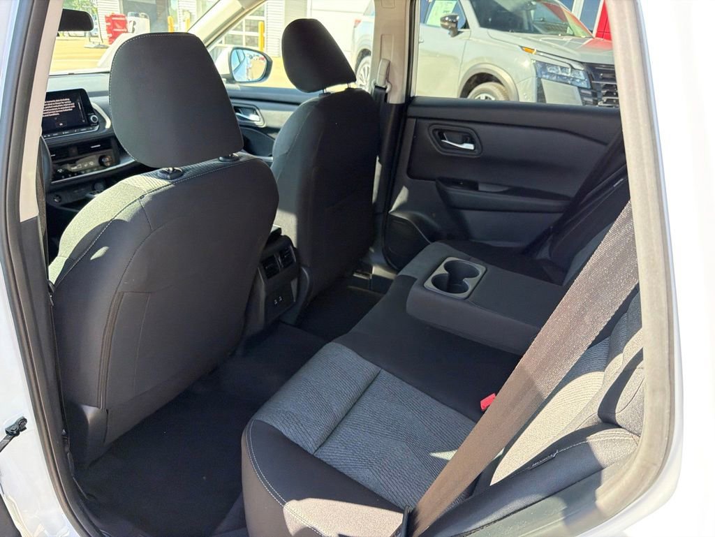 Used 2026 Nissan Rogue SV AWD/4WD image 16