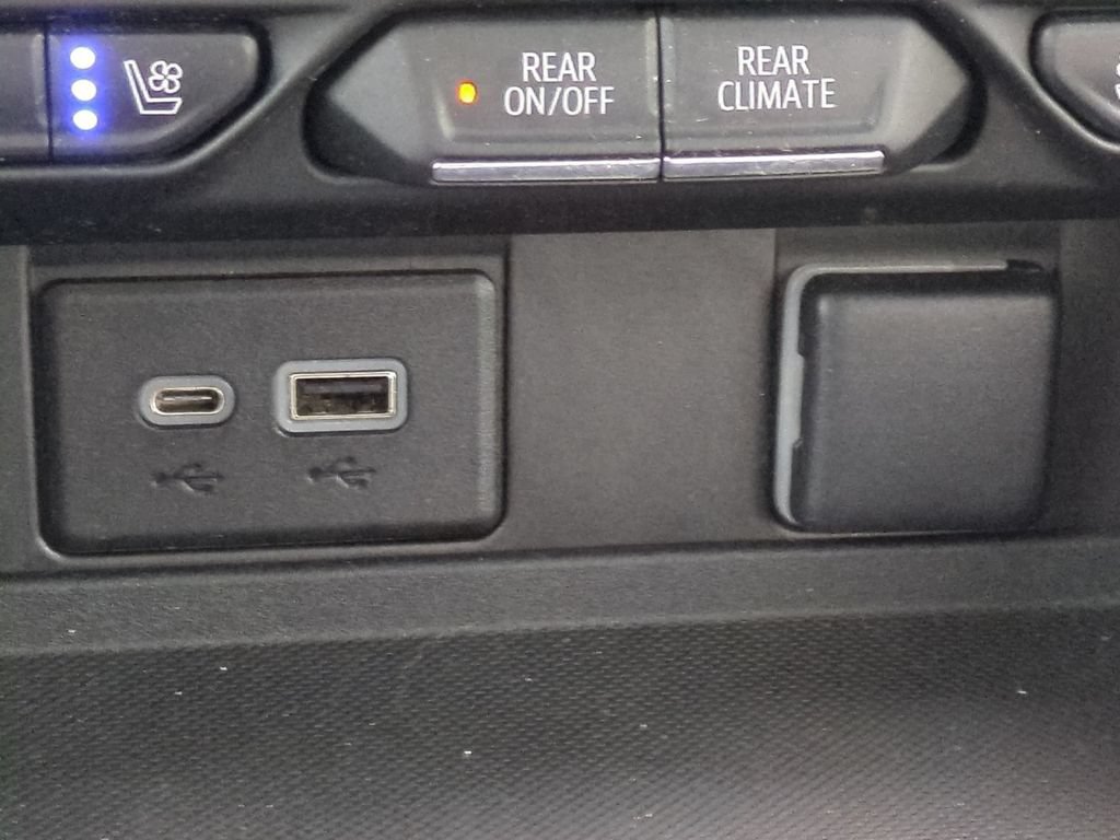 Used 2022 Chevrolet Suburban High Country AWD/4WD image 27
