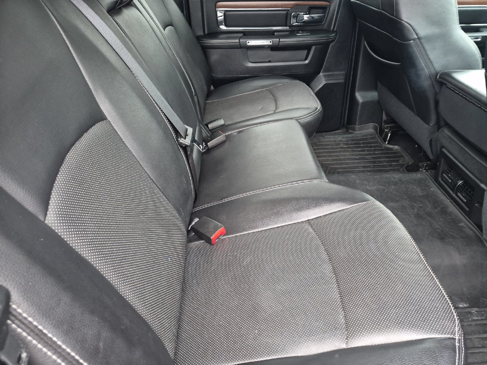 Used 2016 RAM 1500 Laramie AWD/4WD image 29