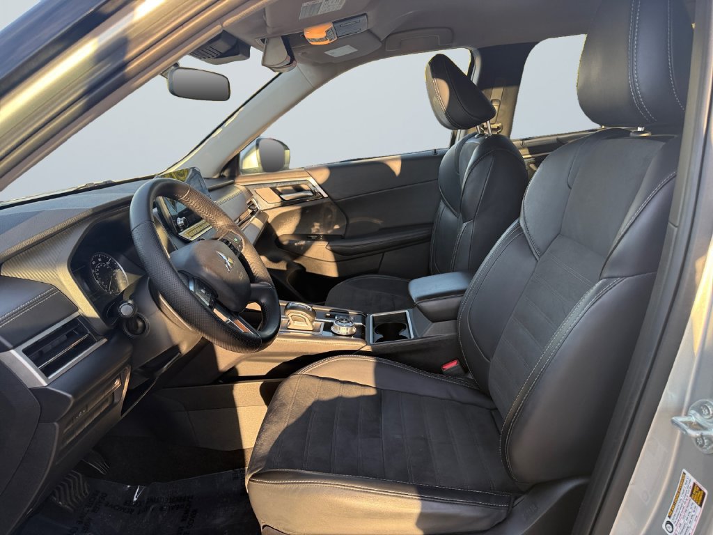 Used 2024 Mitsubishi Outlander AWD image 9