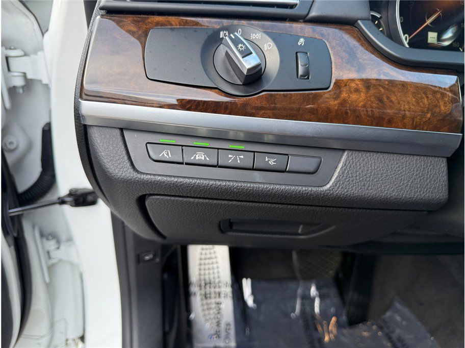 Used 2015 BMW 750Li image 27