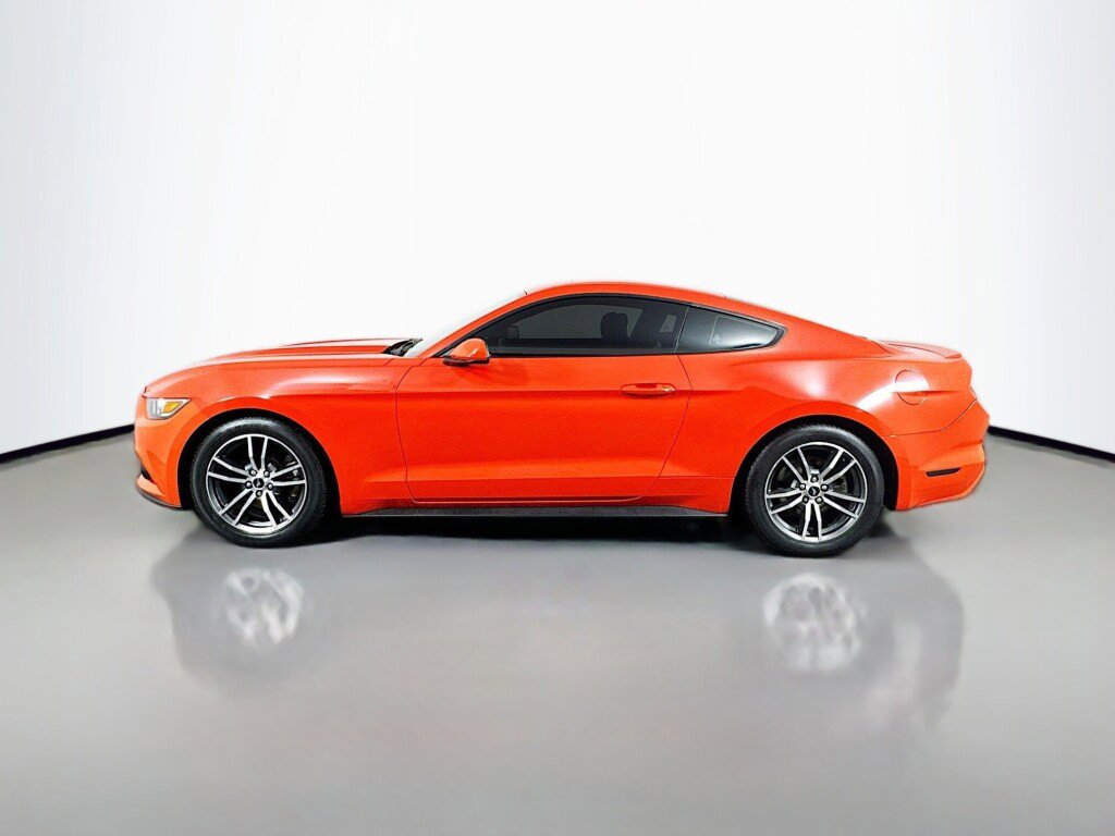 Used 2016 Ford Mustang Coupe image 2