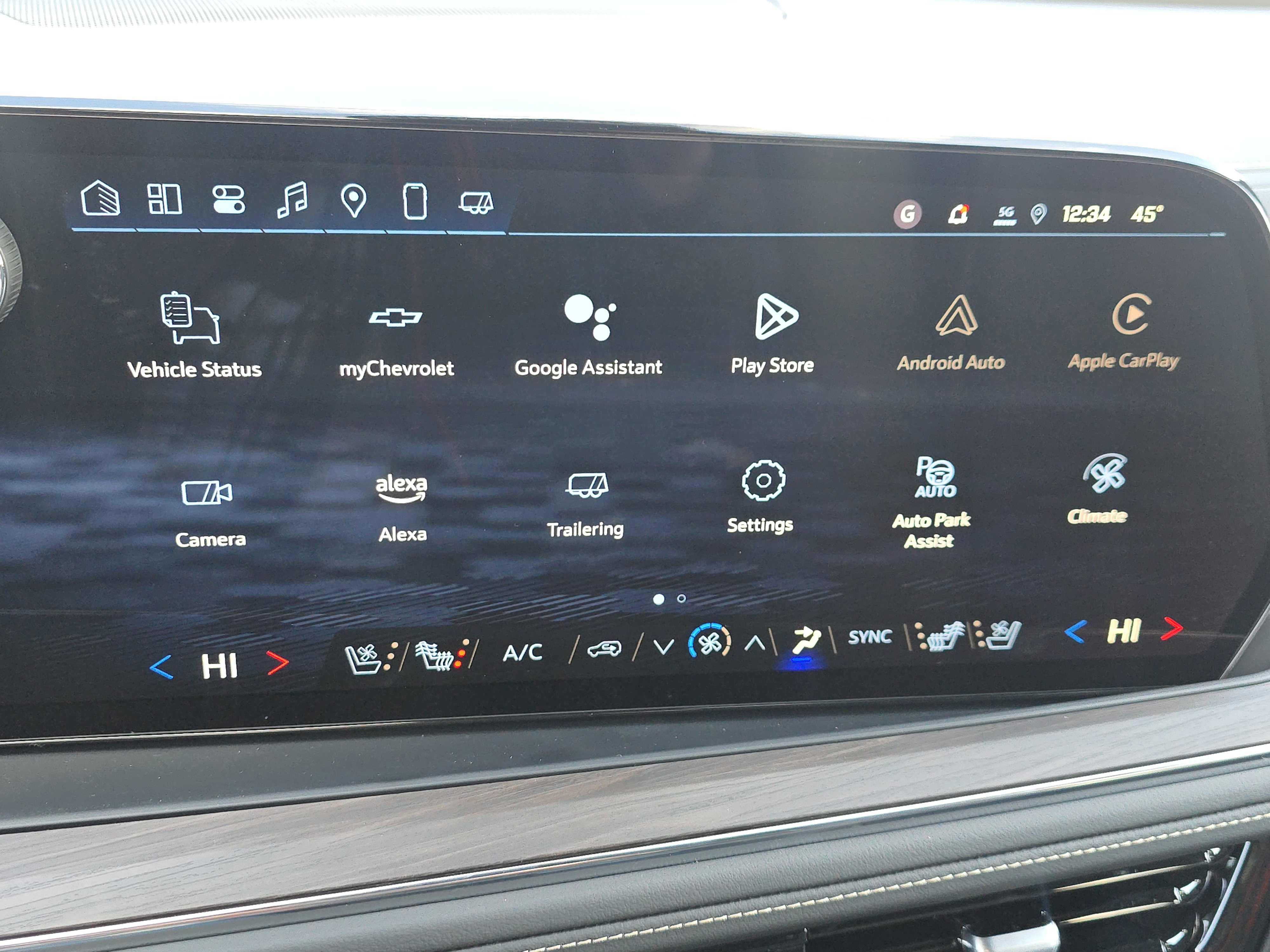 New 2025 Chevrolet Suburban Premier image 18