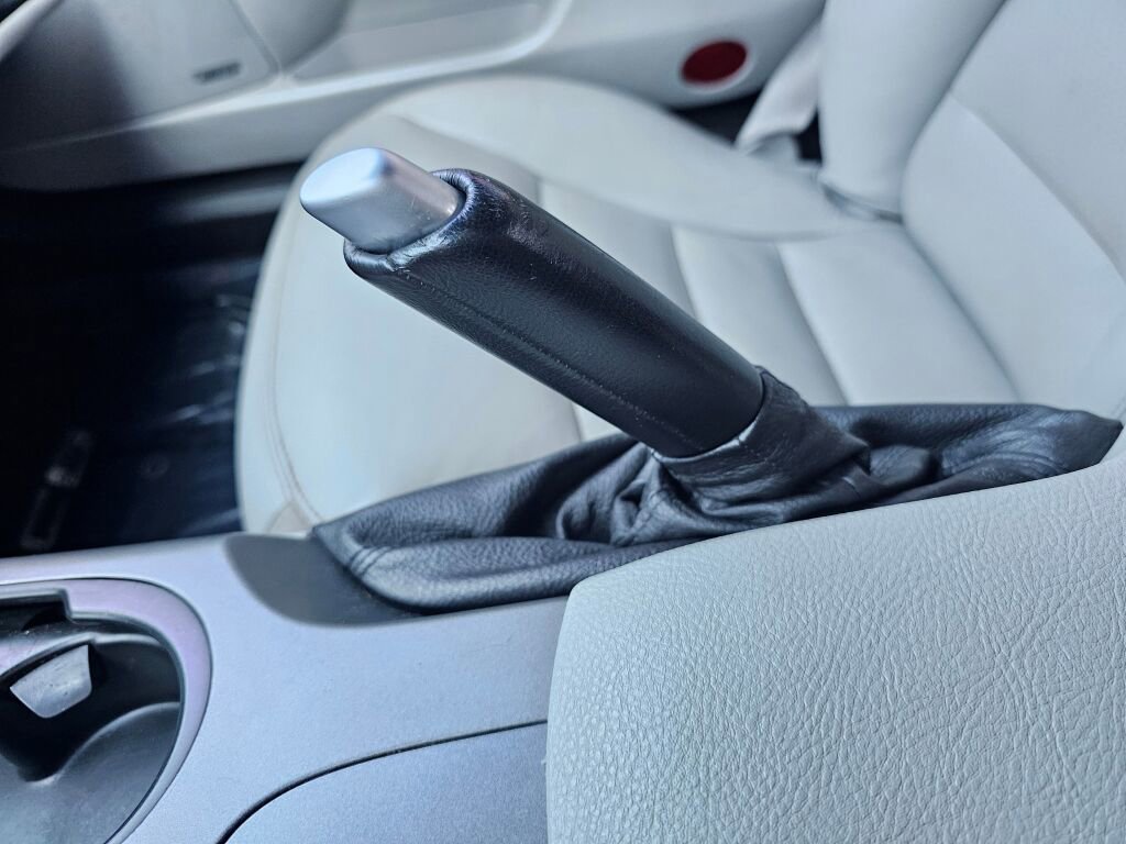 Used 2006 Chevrolet Corvette Coupe w/ Preferred Equipment Group RWD image 23