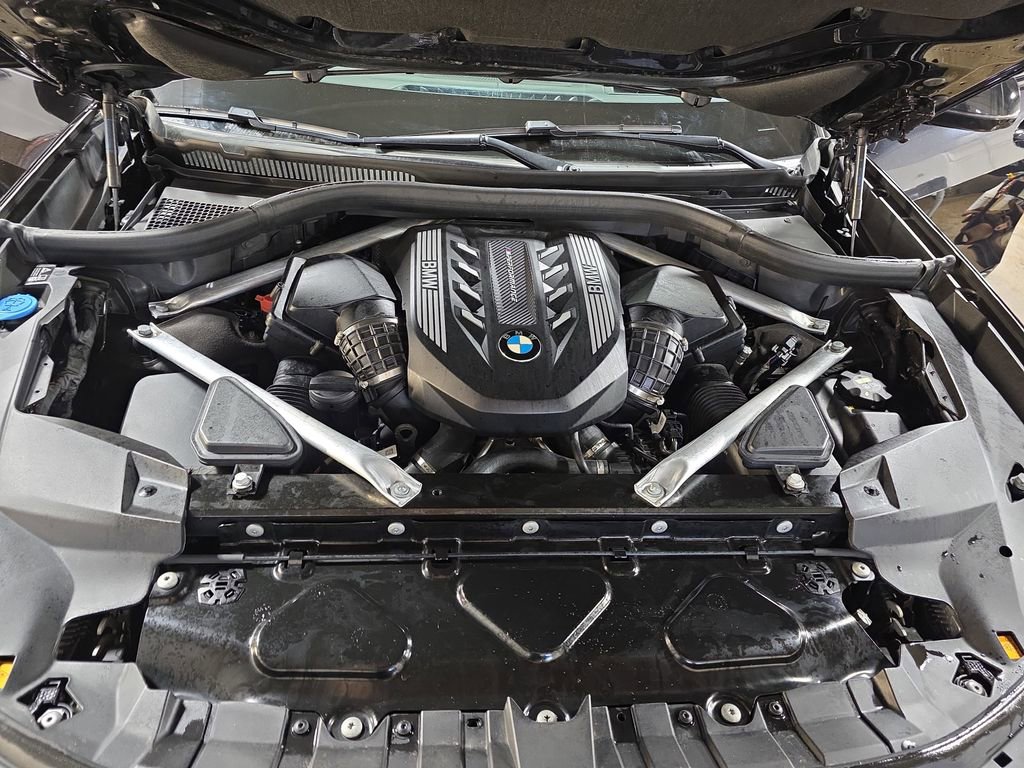 Used 2022 BMW X7 M50i w/ Dynamic Handling Package image 28