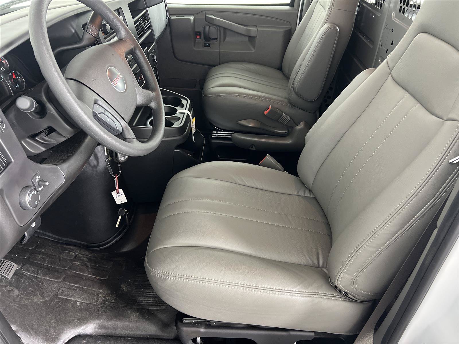 New 2025 GMC Savana 2500 w/ Driver Convenience Package RWD image 7