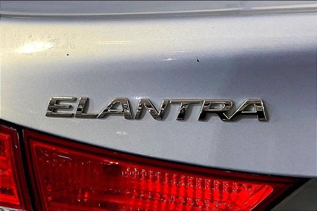 Used 2011 Hyundai Elantra Limited w/ Premium Pkg 5 FWD image 40