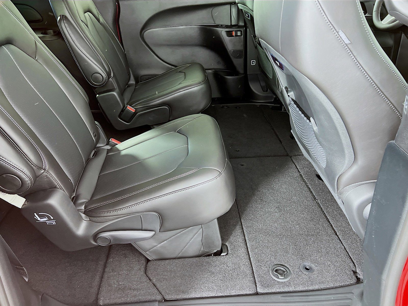 New 2026 Chrysler Pacifica Select FWD image 23