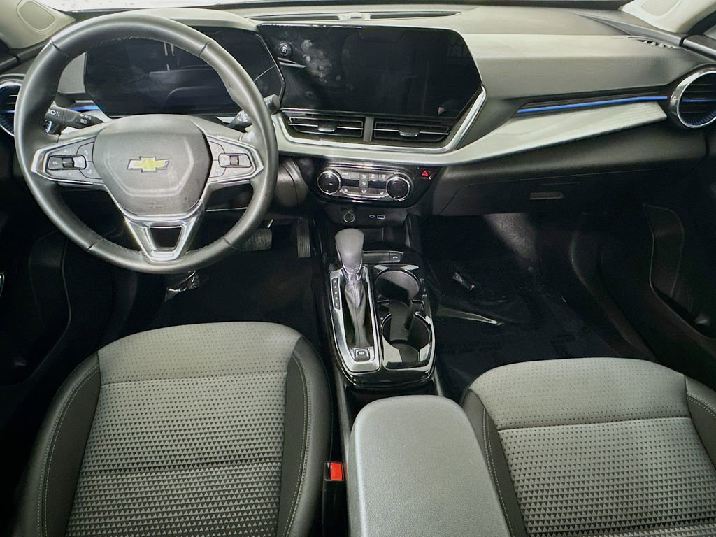 Used 2025 Chevrolet Trax LT w/ LT Convenience Package FWD image 16