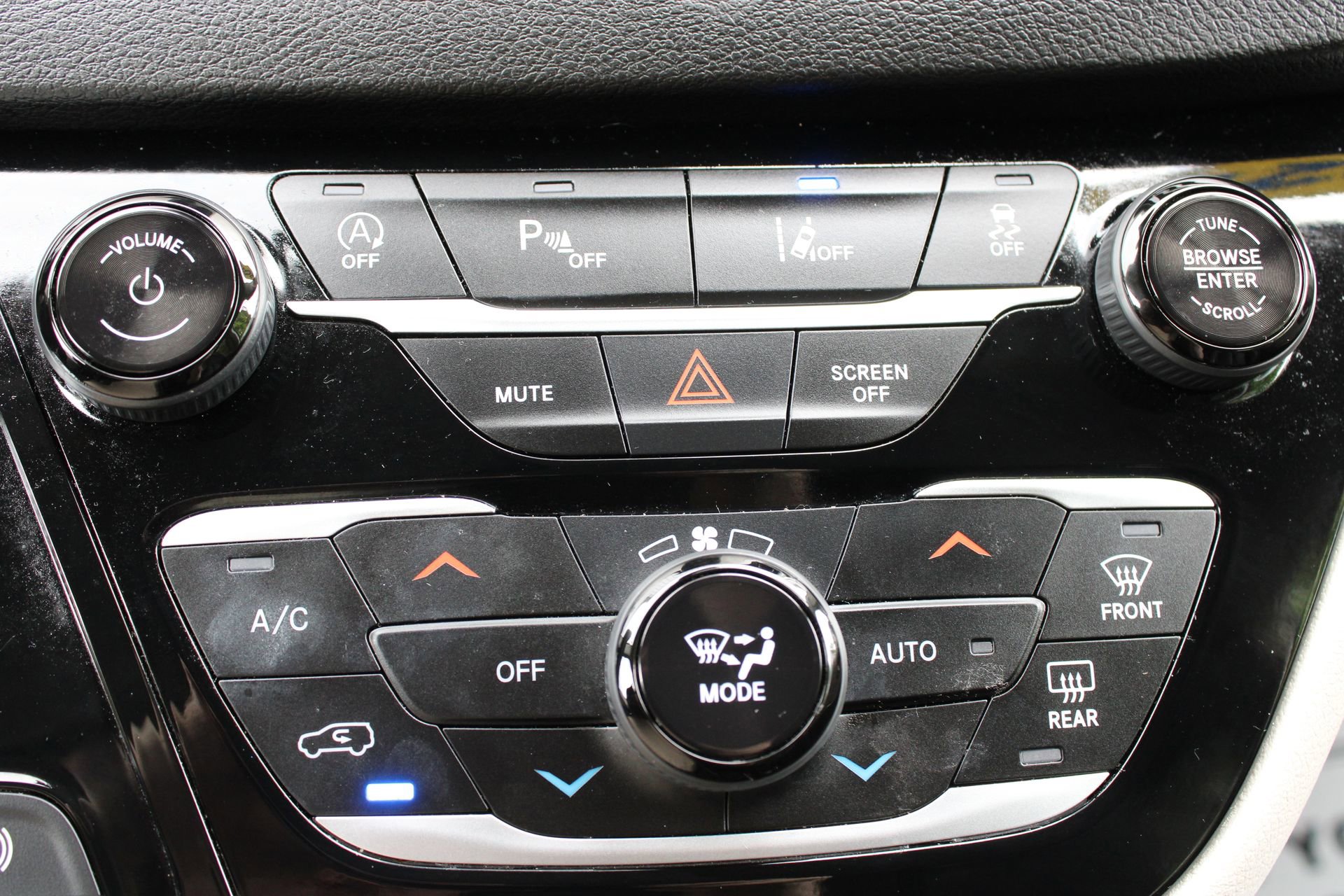 Used 2024 Chrysler Pacifica Touring-L FWD image 43