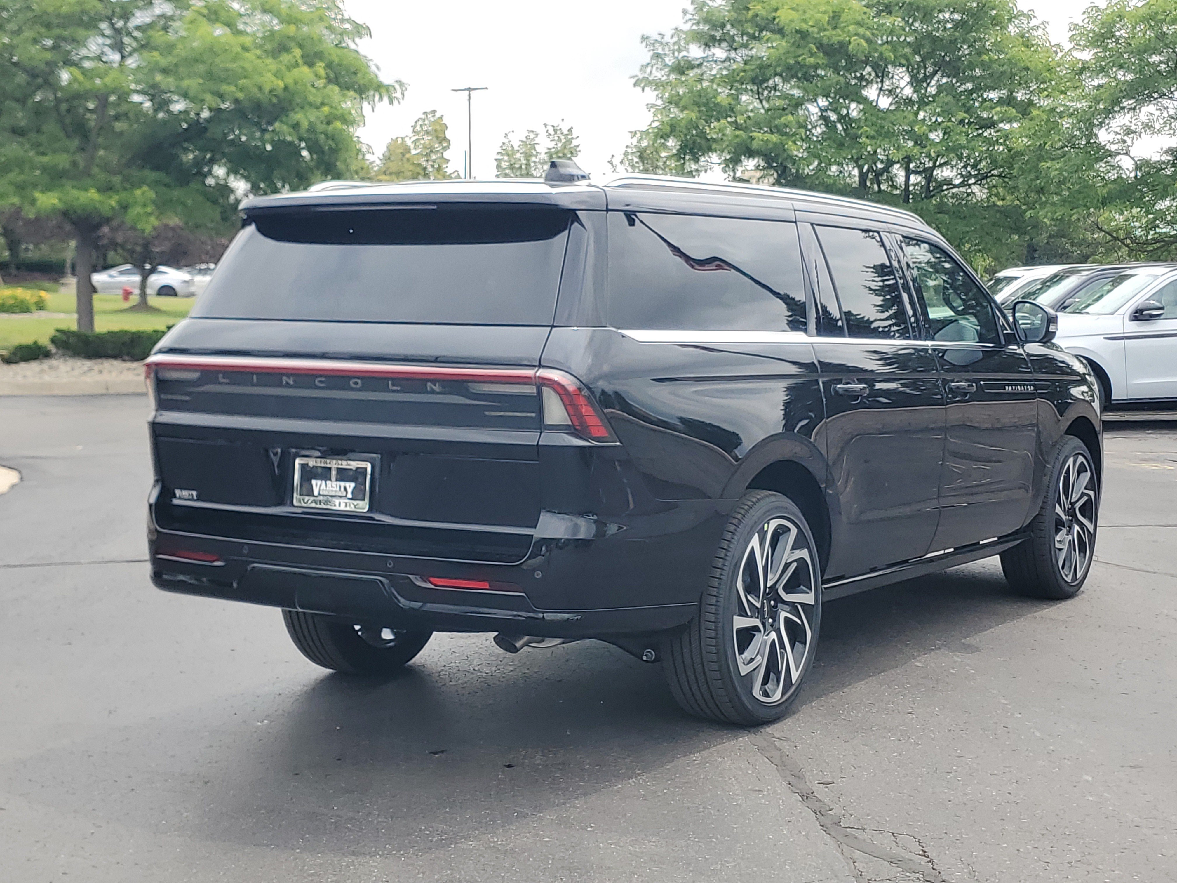 New 2026 Lincoln Navigator L Black Label AWD/4WD image 4