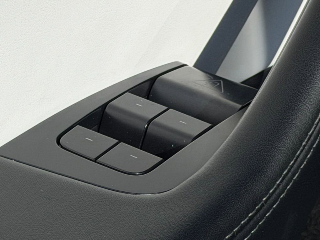 Used 2026 Tesla Model Y Long Range image 16