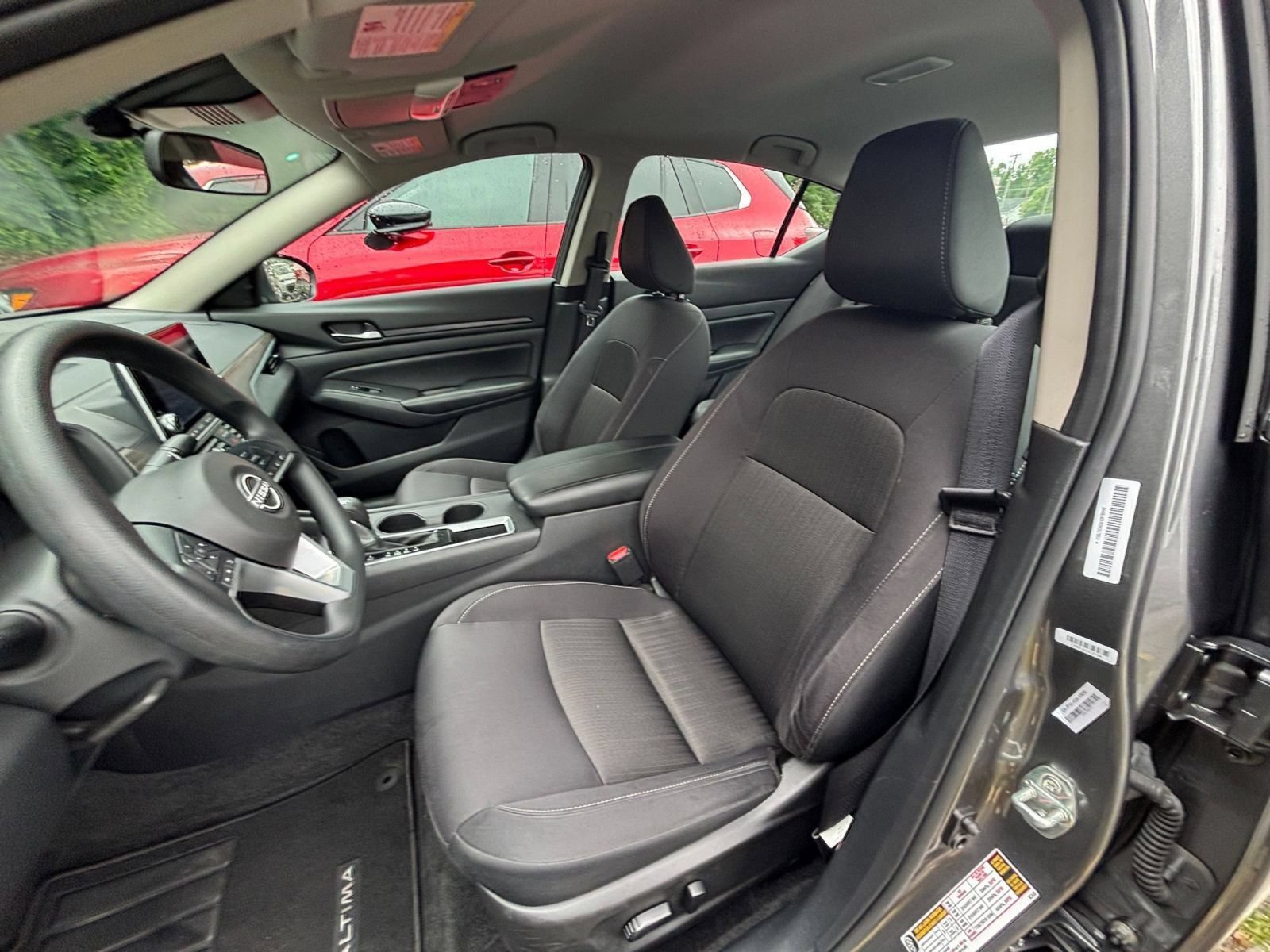 Used 2025 Nissan Altima 2.5 SV FWD image 36