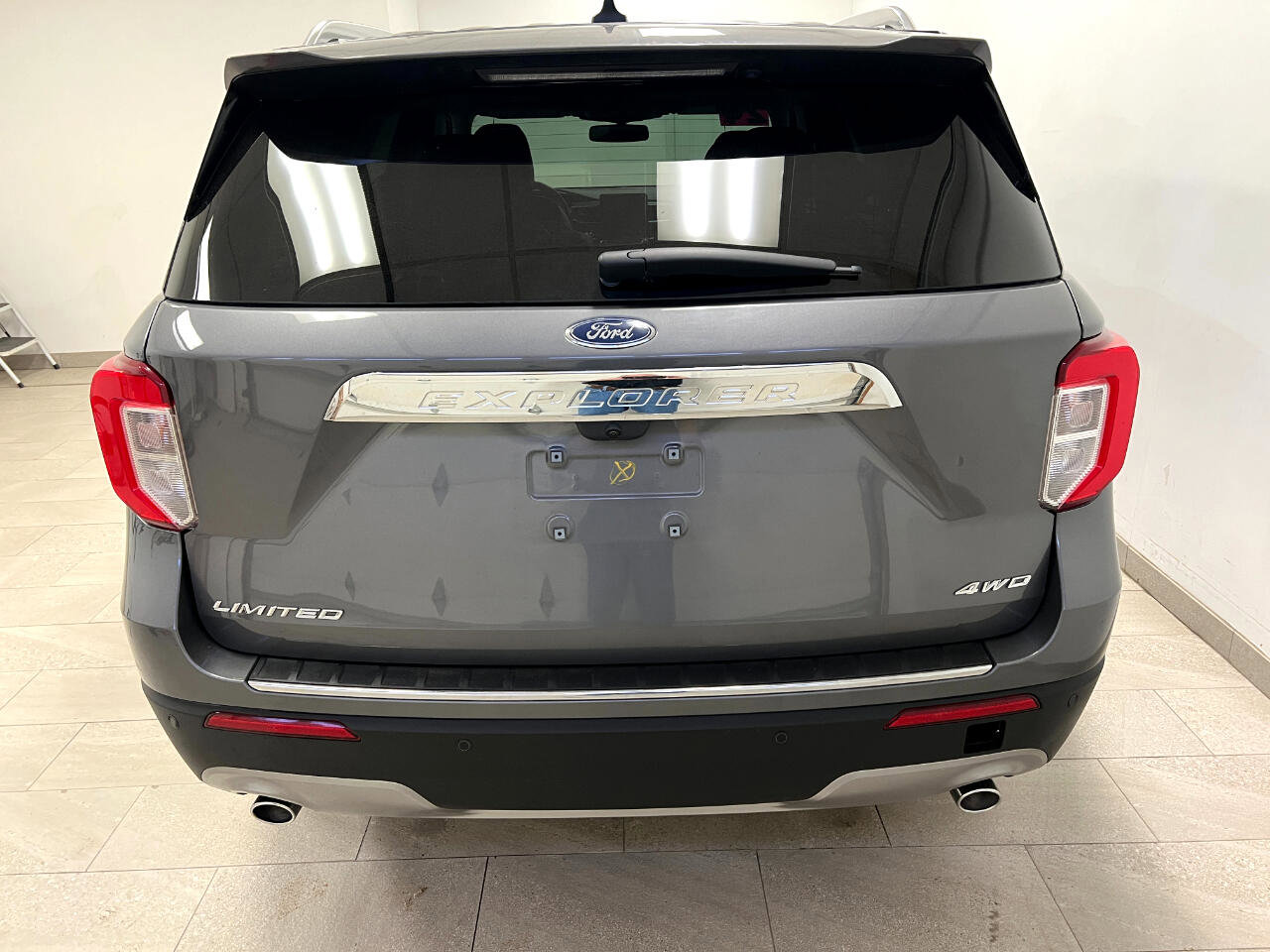 Used 2024 Ford Explorer Limited image 13