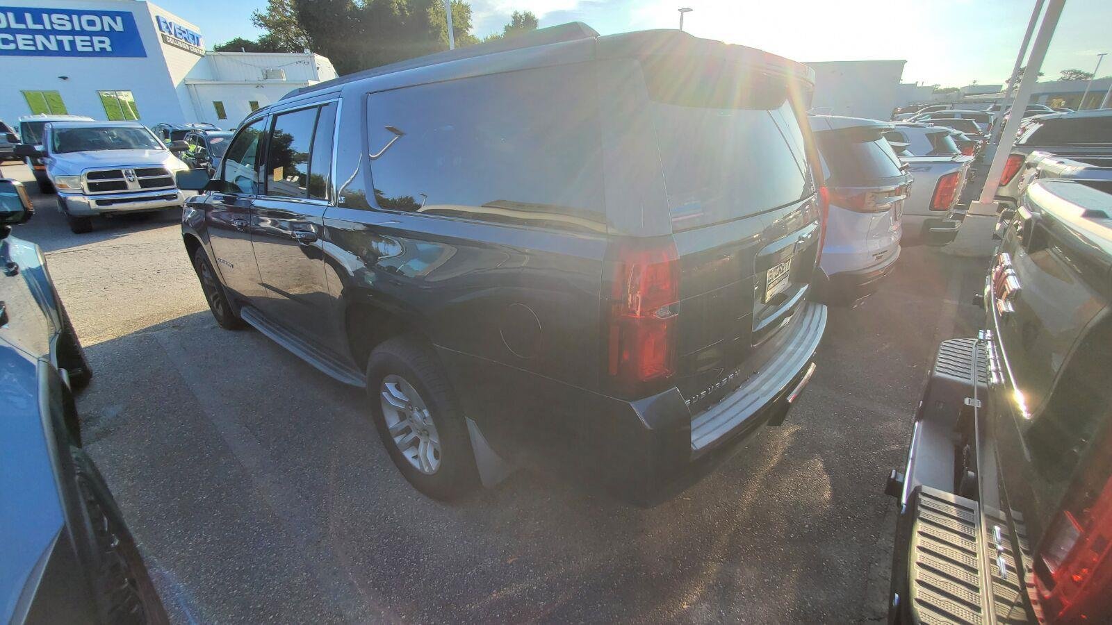 Used 2018 Chevrolet Suburban LT AWD/4WD image 9