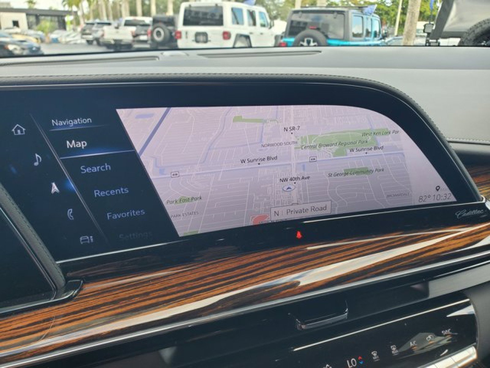 Used 2022 Cadillac Escalade Luxury image 22