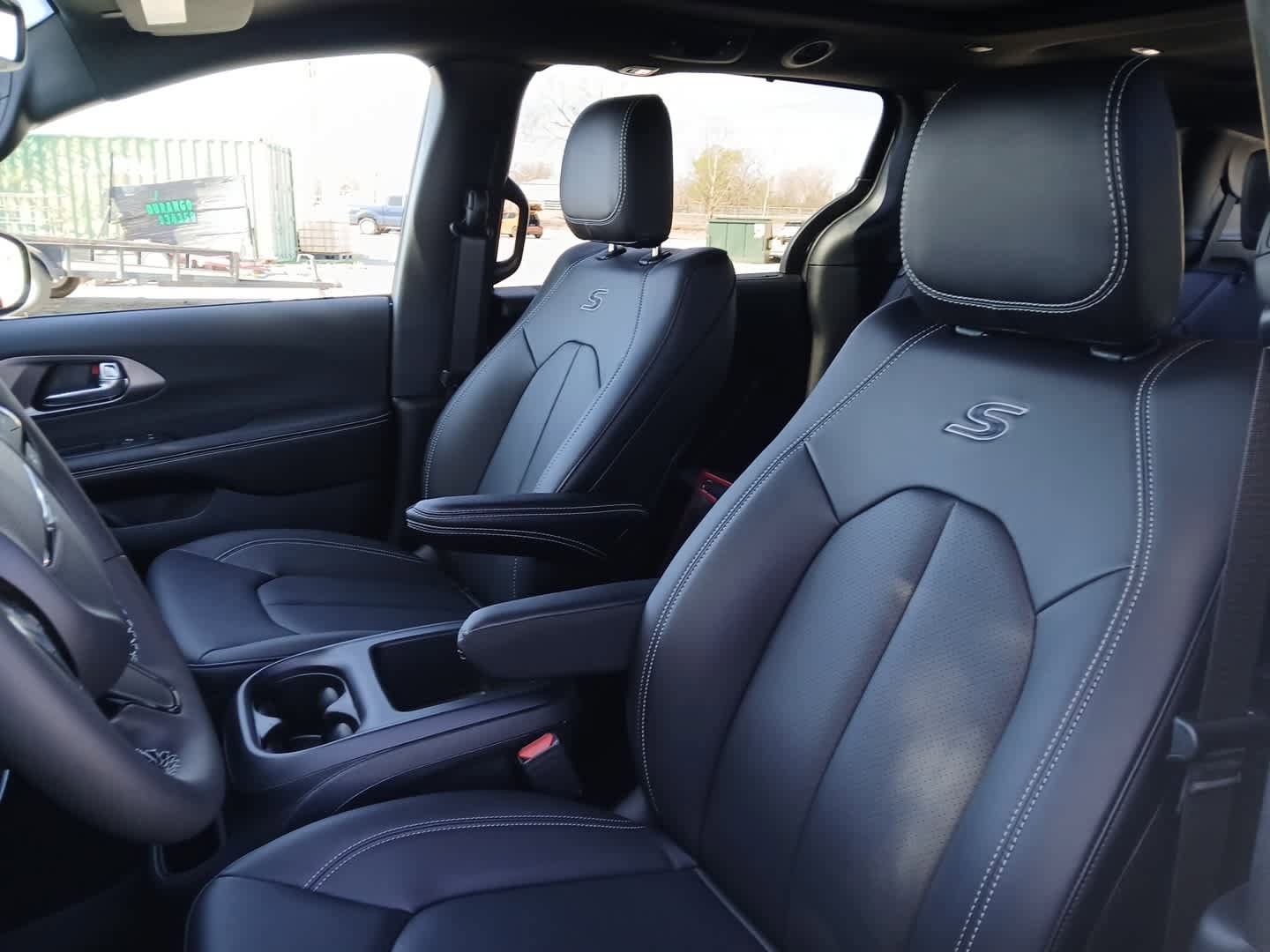 New 2026 Chrysler Pacifica Select w/ S Appearance Package image 17