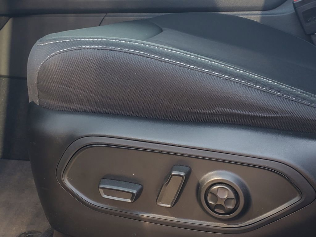 Used 2025 Jeep Grand Cherokee L Laredo AWD/4WD image 11