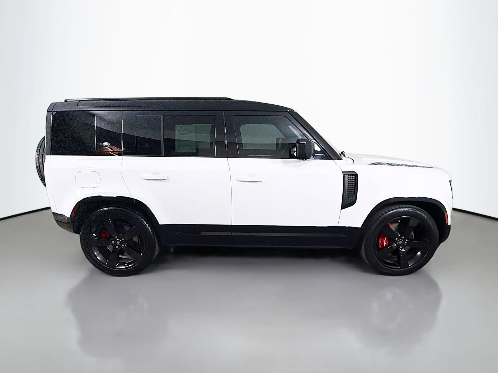Certified 2024 Land Rover Defender 110 X-Dynamic SE AWD/4WD image 6