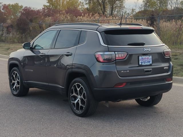 Used 2024 Jeep Compass Latitude image 5