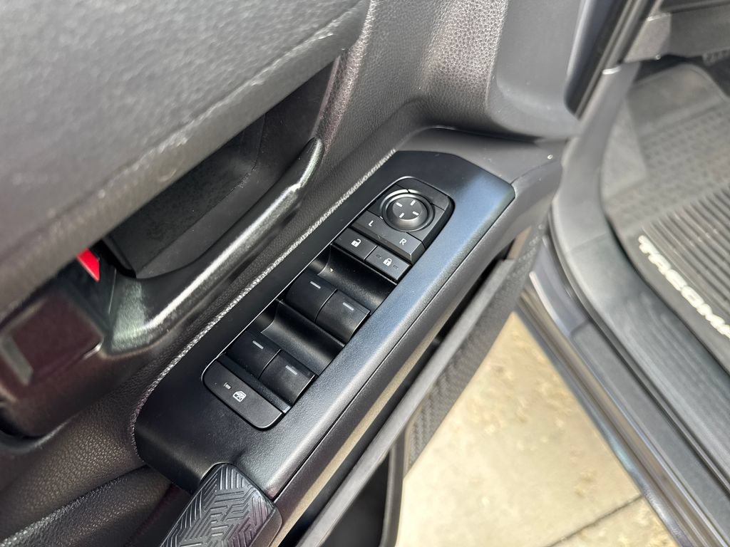 Certified 2025 Toyota Tacoma SR5 AWD/4WD image 11