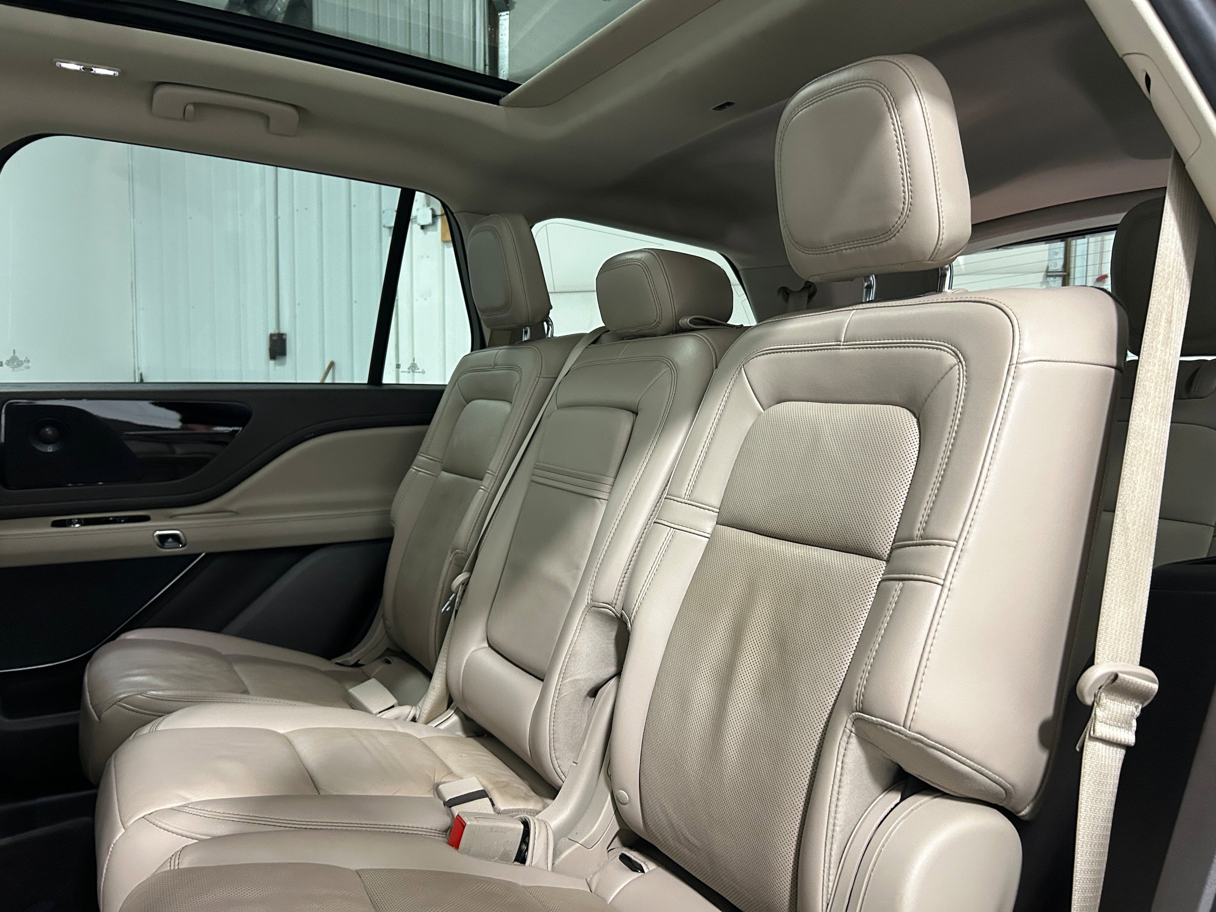 Used 2022 Lincoln Aviator Reserve w/ Elements Package Plus AWD/4WD image 29