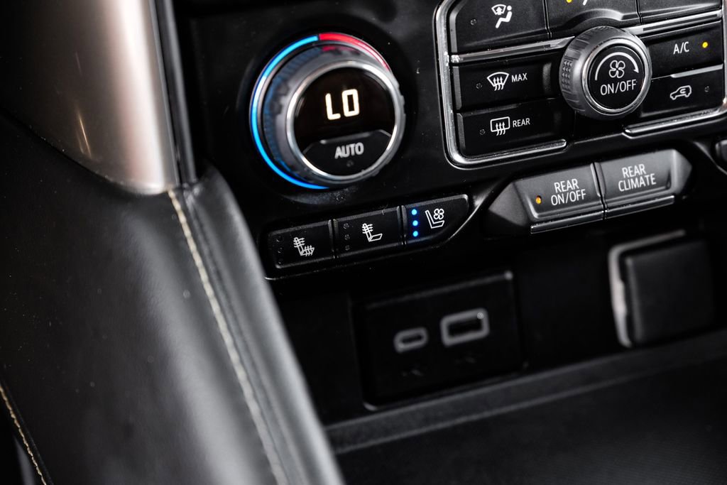 Used 2024 Chevrolet Suburban Premier image 19