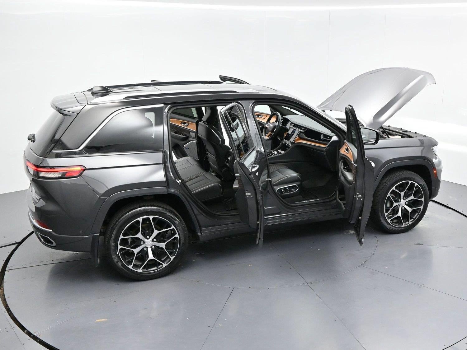 Used 2022 Jeep Grand Cherokee Summit AWD/4WD image 35