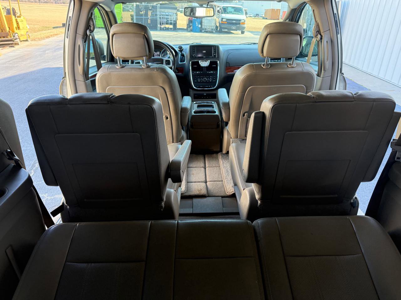 Used 2014 Chrysler Town & Country Touring-L w/ Driver Convenience Group FWD image 13