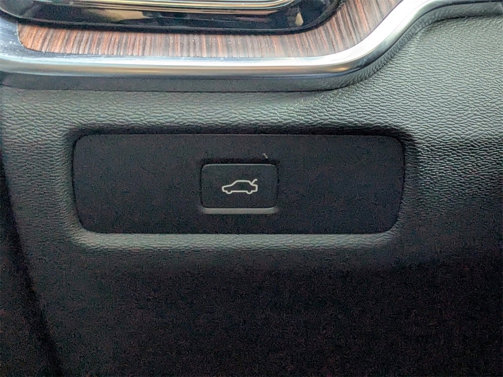 Used 2024 Volvo S60 B5 Plus image 23