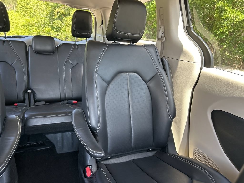 Used 2024 Chrysler Pacifica Limited FWD image 14